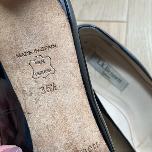 L.K.Bennett Black Pumps with side Bow - Picture 10 of 10